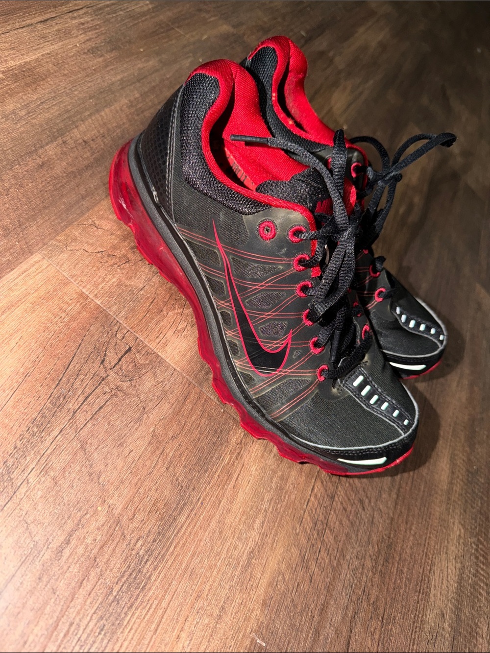 Women’s Nike Air Max black and red running shoes sz 8 476784-001